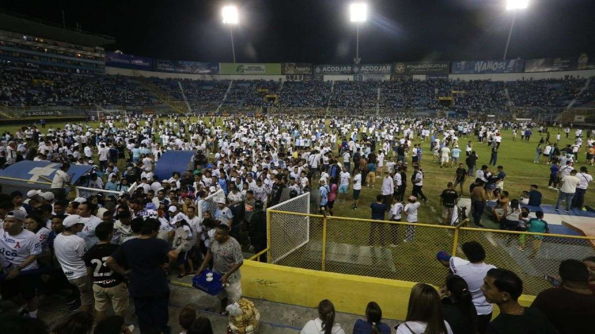 Giẫm đạp tại sân vận động ở El Salvador khiến 12 người thiệt mạng